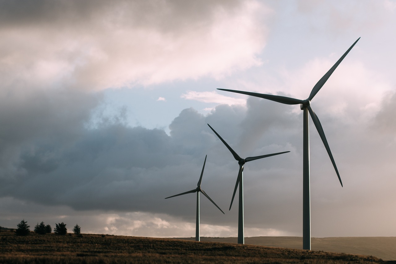 découvrez les avantages des énergies renouvelables : une solution durable pour un avenir plus vert. apprenez-en plus sur l'énergie solaire, éolienne, hydraulique et géothermique, et comment elles contribuent à réduire notre empreinte carbone et à protéger notre planète.